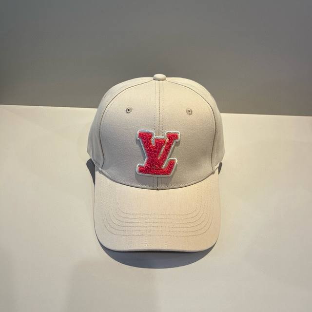 路易威登棒球帽 Louisvuitton新款Lv棒球帽，重工打造高端大气，百搭款男女通用！跑量！