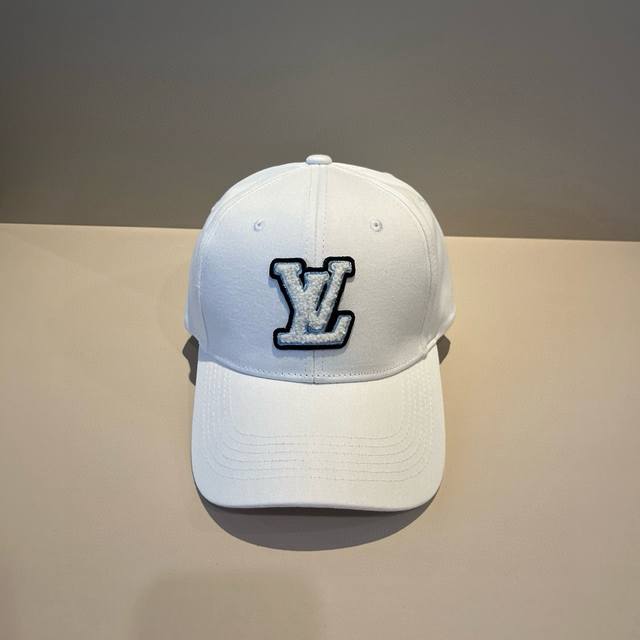 路易威登棒球帽 Louisvuitton新款Lv棒球帽，重工打造高端大气，百搭款男女通用！跑量！