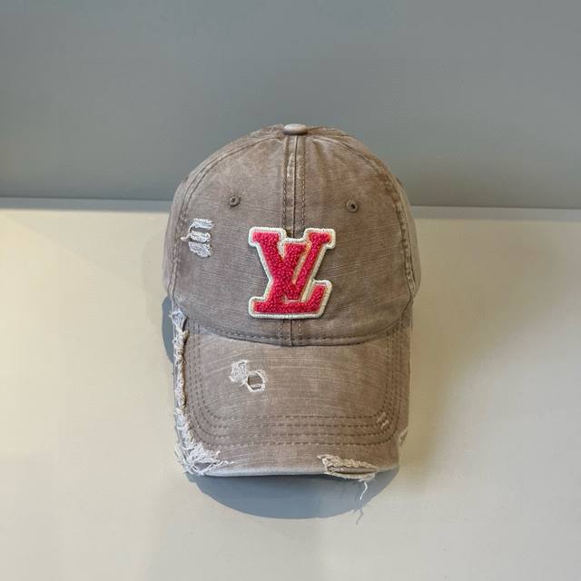 路易威登棒球帽 Louisvuitton新款Lv棒球帽，重工打造高端大气，百搭款男女通用！跑量！