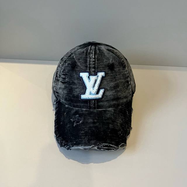 路易威登棒球帽 Louisvuitton新款Lv棒球帽，重工打造高端大气，百搭款男女通用！跑量！