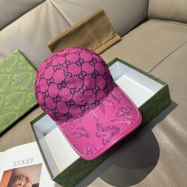 原单版本出货！ 配盒子布袋，Gucci 古奇 最新原单棒球帽，专柜1:1开模订制，最高版本，原版帆布料+头层牛皮，轻盈透气！实物拍摄，四季百搭男女适用，基础头围