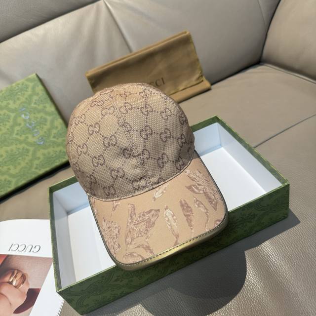 原单版本出货！ 配盒子布袋，Gucci 古奇 最新原单棒球帽，专柜1:1开模订制，最高版本，原版帆布料+头层牛皮，轻盈透气！实物拍摄，四季百搭男女适用，基础头围