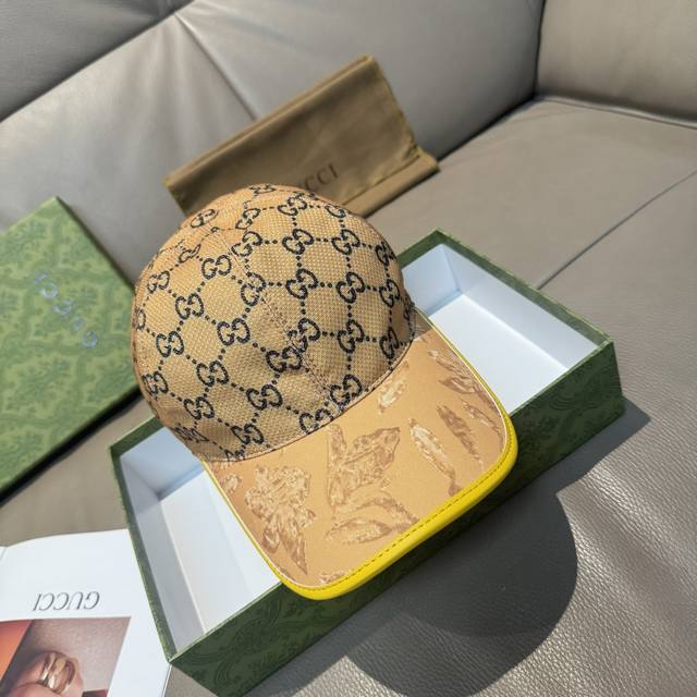 原单版本出货！ 配盒子布袋，Gucci 古奇 最新原单棒球帽，专柜1:1开模订制，最高版本，原版帆布料+头层牛皮，轻盈透气！实物拍摄，四季百搭男女适用，基础头围