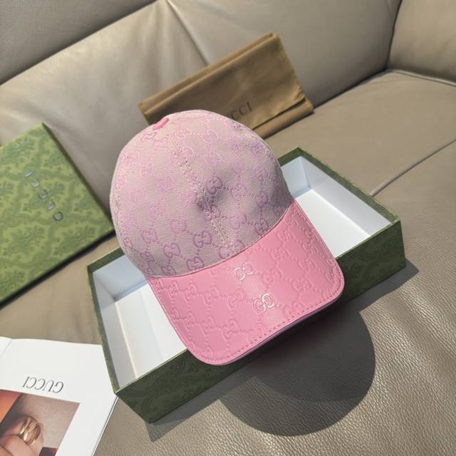 配盒子布袋，Gucci 古奇 经典原单棒球帽，小双G牛皮拼接，1:1开模订制，质量超赞！帽檐头层牛皮压花，质量极好！基础头围56，贴片可调节，五色现货，热卖款！