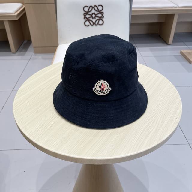 蒙口 Monceler很火的一款渔夫帽 简约大气 高逼格好物～格调有个性 Logo 秋款轻盈透气！质量超赞