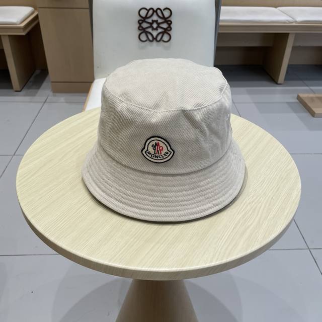 蒙口 Monceler很火的一款渔夫帽 简约大气 高逼格好物～格调有个性 Logo 秋款轻盈透气！质量超赞
