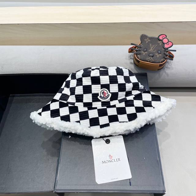 Moncler棋盘格子双面渔夫帽女秋冬保暖显脸小百搭羊羔绒帽子韩版格纹盆帽