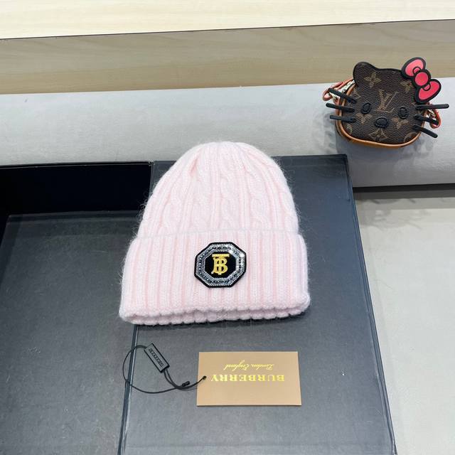 巴宝莉Burberry 新款针织麻花毛线帽女秋冬季护耳防寒保暖帽子字母贴布冷帽潮
