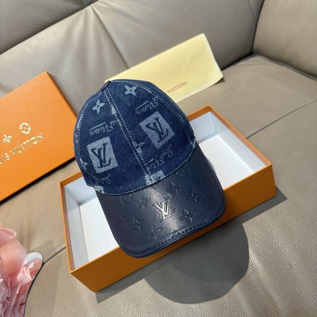 配盒子布袋，Lv 路易威登 新款原单棒球帽，牛皮压花，1:1开模订制，原版牛仔布料，做工细致完美，质量超赞，基础头围56，贴片可调节。