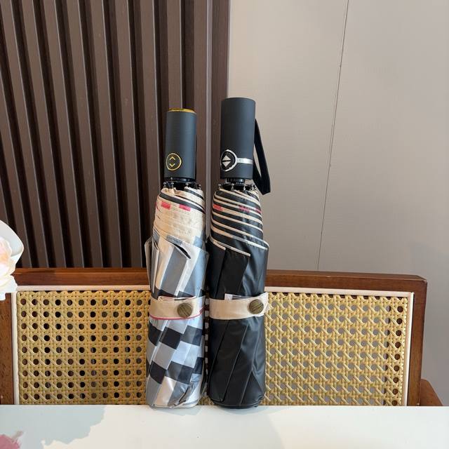 Burberry 巴宝莉 三折自动折叠晴雨伞 年度巅峰之作 经典 高雅 时髦 这就是被称为英国Burberry风格所在 巴宝莉晴雨伞特别值得骄傲就是其超强的防晒