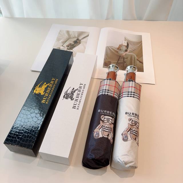Burberry 巴宝莉 三折自动折叠晴雨伞 年度巅峰之作 经典 高雅 时髦 这就是被称为英国Burberry风格所在 巴宝莉晴雨伞特别值得骄傲就是其超强的防晒
