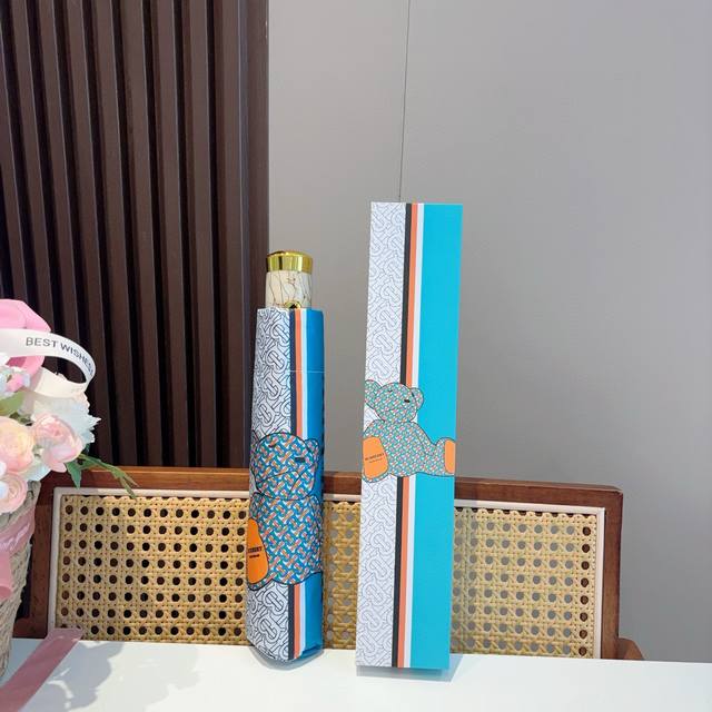 Burberry 巴宝莉 三折自动折叠晴雨伞 年度巅峰之作 经典 高雅 时髦 这就是被称为英国Burberry风格所在 巴宝莉晴雨伞特别值得骄傲就是其超强的防晒