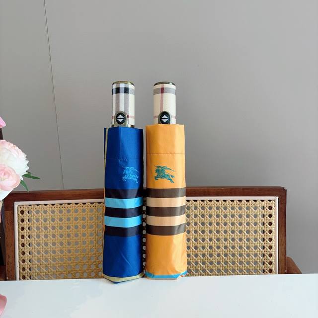 Burberry 巴宝莉 三折自动折叠晴雨伞 年度巅峰之作 经典 高雅 时髦 这就是被称为英国Burberry风格所在 巴宝莉晴雨伞特别值得骄傲就是其超强的防晒