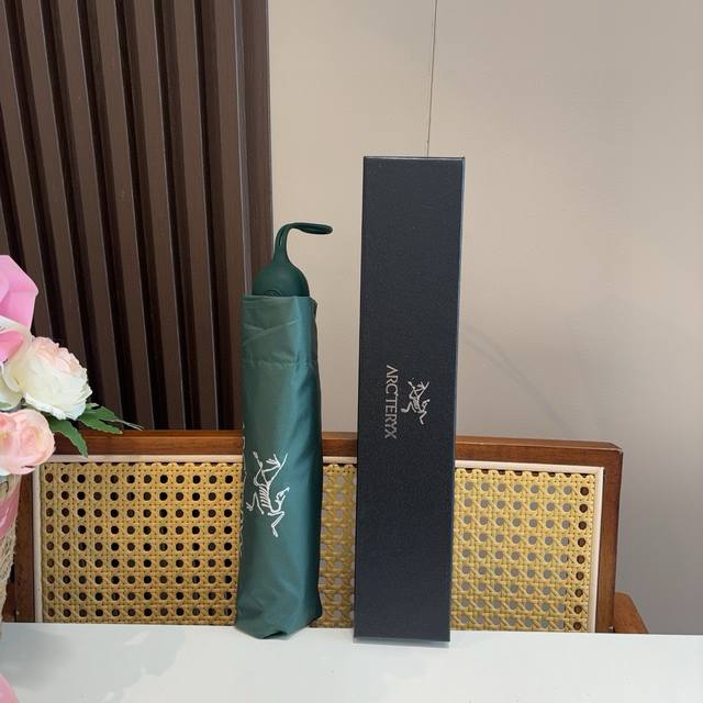 Arcteryx 始祖鸟 三折自动折叠晴雨伞 新涂层技术深色伞面 拥有令人惊喜的遮光效果！
