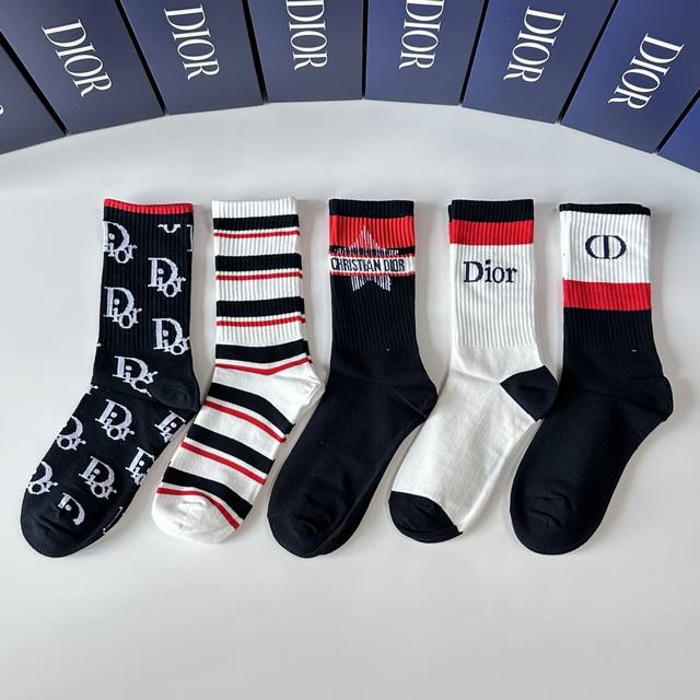 特 配专柜包装 Dior 迪奥 新款中长款堆堆袜袜子！一盒五双，专柜同步筒袜袜子，大牌出街，潮人必备超好搭