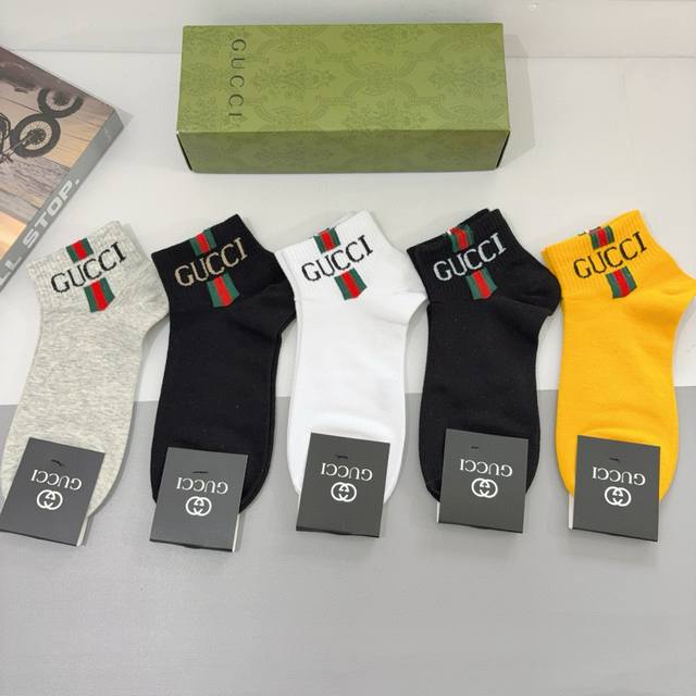 配包装 一盒5双 Gucci 古奇 Ins超火爆短款袜，纯棉面料，潮人必备 ，Gucci 爆款，经典G家袜子 个性时尚百搭款，你值得拥有哦