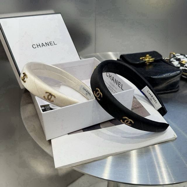 配包装盒 Chanel 香奈儿 最新小香发箍，简单实用，时尚潮流！小仙女必备