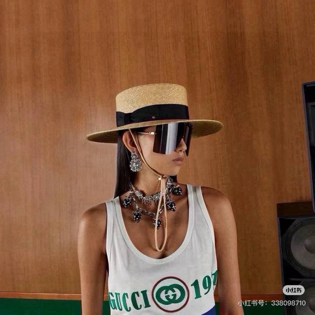 Gucci古奇平顶麦秆草礼帽。高级定制