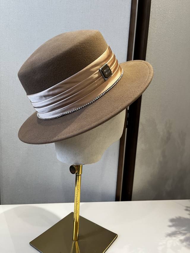 Miumiu缪缪新款羊毛礼帽，平顶礼帽，百分百羊毛面料%，头围57Cm