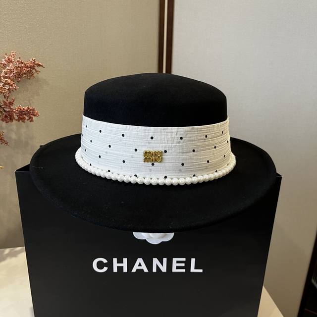 Miumiu缪缪新款羊毛礼帽，平顶礼帽，百分百羊毛面料%，头围57Cm