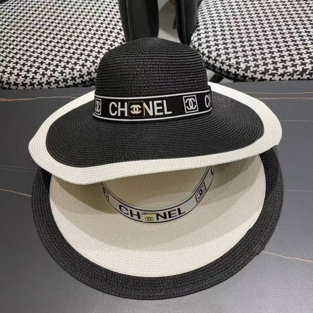Chanel香奈儿 2025的新款草帽沙滩风，简约大方，新款帽型超美腻，新品上架