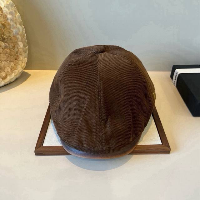 Gucci古奇新款鸭舌前进帽，灯芯绒面料，头围57Cm