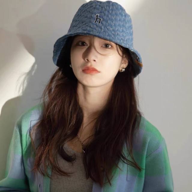 芬迪 韩版时尚百搭纯色水桶帽女款格子简约显脸小渔 夫帽春秋气质盆帽子