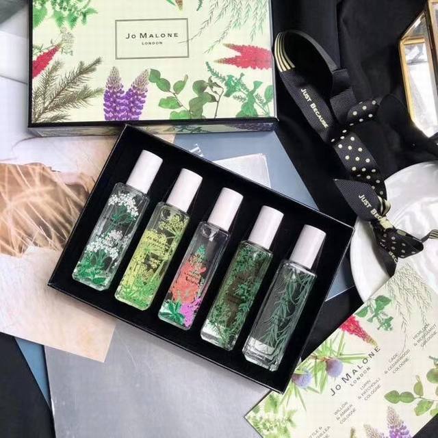 专柜品质 新款 祖玛龙伦英限量海岸系礼列盒装每 支 30Ml 盎然春日 彼岸寻香祖，玛龙为你醒唤那份乐与观憧憬的记忆将，春日的生机芳香存封瓶中，喷洒，间空气中尽
