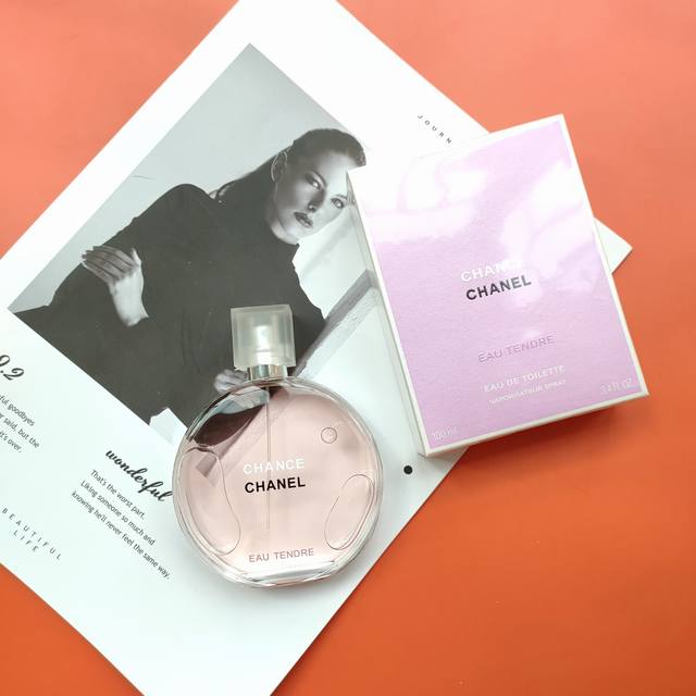 专柜品质 Chanel香奈儿粉色邂逅淡香水 Ml 前调：葡萄柚、木梨 中调：茉莉、风信子 后调：麝香、鸢尾花、雪松、琥珀 . 粉色邂逅是Chanel邂逅系列里面