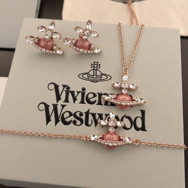 项链 手链 耳钉 Viviennewestwood 西太后项链套装宝宝，什么是快乐星球，来，这就是快乐星球！绝美彩色半透珐琅土星耳钉！银红，银绿，玫粉三个颜色，
