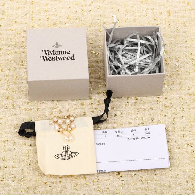 我们出品 Zp2640 量大咨询客Fu Viviennewestwood土星耳钉 爆美一定要入！太绝美了宝宝，什么是快乐星球，来，这就是快乐星球！绝美转动珠耳钉