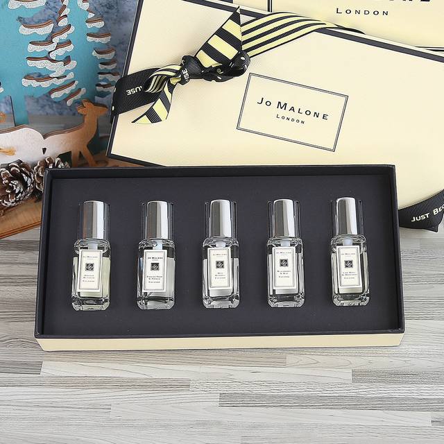 专柜品质 9Ml5瓶 不造大家是不是介样子，买了超级多大瓶香水，因为大瓶比较便宜，后来都用不掉了，闲置在家，只能沦为空气香氛 然后，我就发四，我一定要买小瓶回来