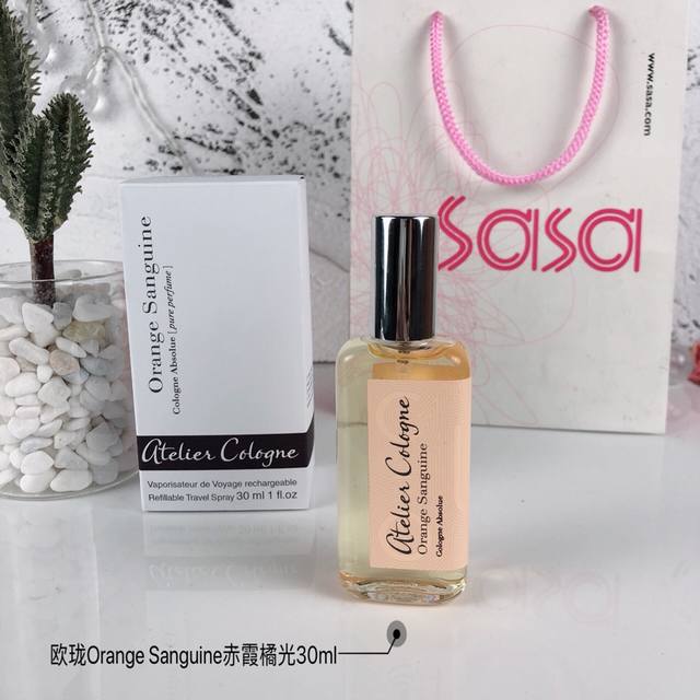 专柜品质 欧珑Orange Sanguine赤霞橘光，这款被好多亲喜欢，说是它家醉受喜欢的香水之一也不过分，大瓣的橘子肉味，清新干净，回味悠长... 香调：柑橘