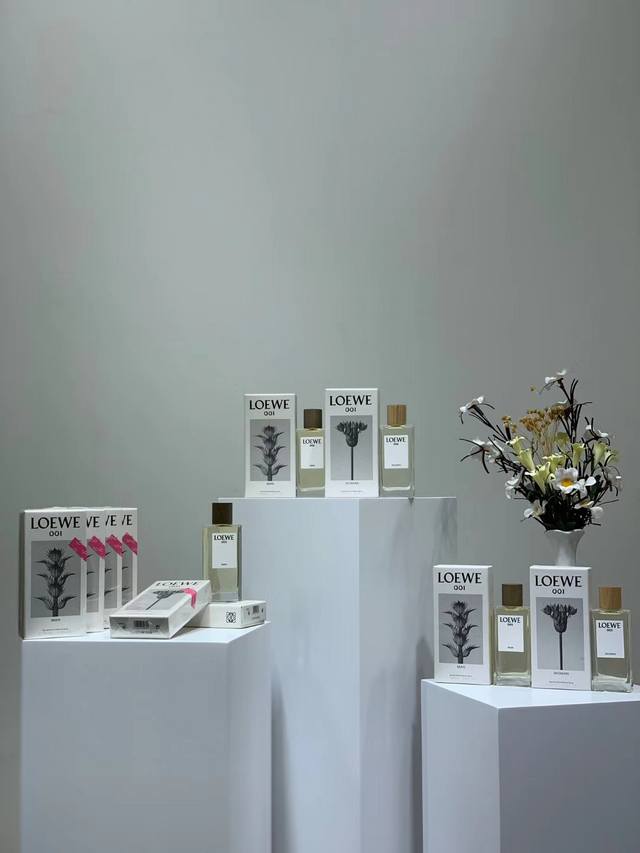 专柜品质 事后清晨男 Loewe罗意威001男款香水 情侣香。事后清晨。少年粉红共风流，锦帐春宵恋不休。一瓶给自己一瓶送男友，闻起来也太性感了吧。这名字就让人想