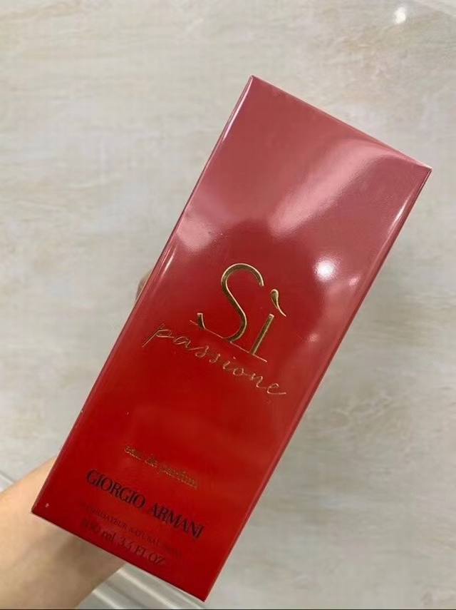 专柜品质 阿玛尼Armani Si Passione红色挚爱限量香水 18年新香Edp浓香水 Ml ，前调：粉红胡椒、梨、黑醋栗中调：玫瑰、茉莉、天莽菜基调：香