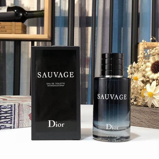 专柜品质 迪奥 Dior 旷野男士淡香水 规格: Ml 男士淡香氛 Edt 木质香调 喷装 强劲清新感 锐意清新的芳香组合，一如其自由宣言般的香氛之名。Dior