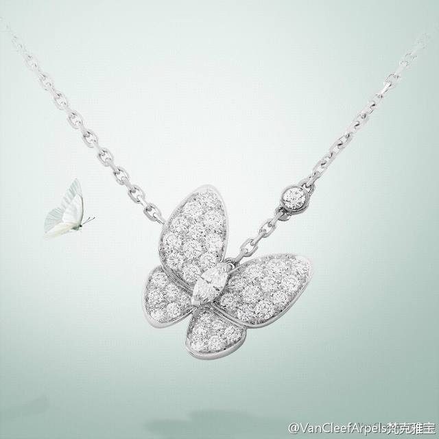 精工版本梵克雅宝火爆Vca满钻蝴蝶项链只要目睹过Vca蝴蝶系列的美女们都会沦陷，因为她美得不可方物这只蝴蝶飞到你心里了吗 翩翩起舞 Vca蝴蝶款镶钻项链！钻石微