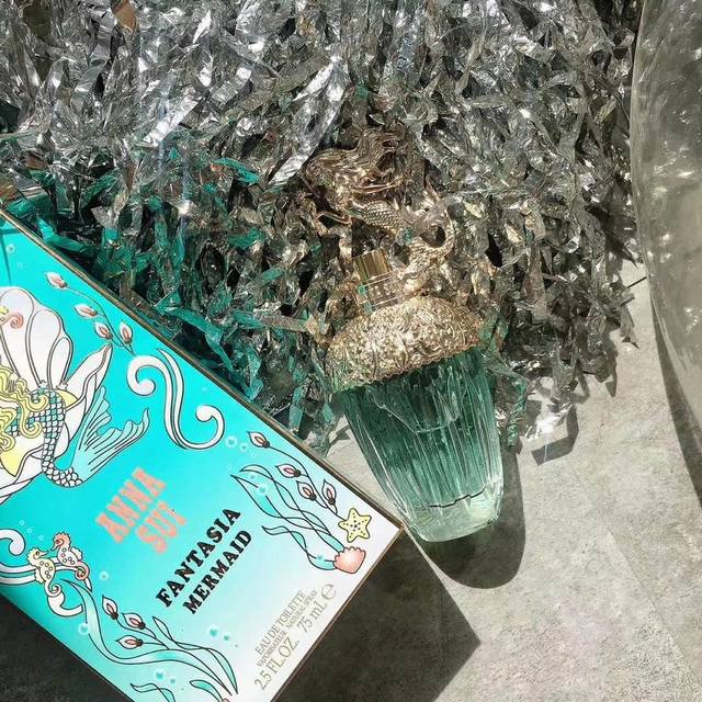 专柜品质 ：安娜 美人鱼香水 商品：Anna Su*I时尚精致夏日清新美人鱼海洋系淡香水。 规格：75Ml 香调：花果香调 前调：血橙，橘子 中调：荔枝，茉莉