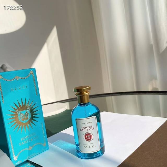 专柜品质 古家炼金健士康花园香水，具备文风艺与清新感的天香然气，每喷次在衣服上，被它的香环味绕都觉得幸福！拉语丁为“健花康园”，调师香为Alberto Mori