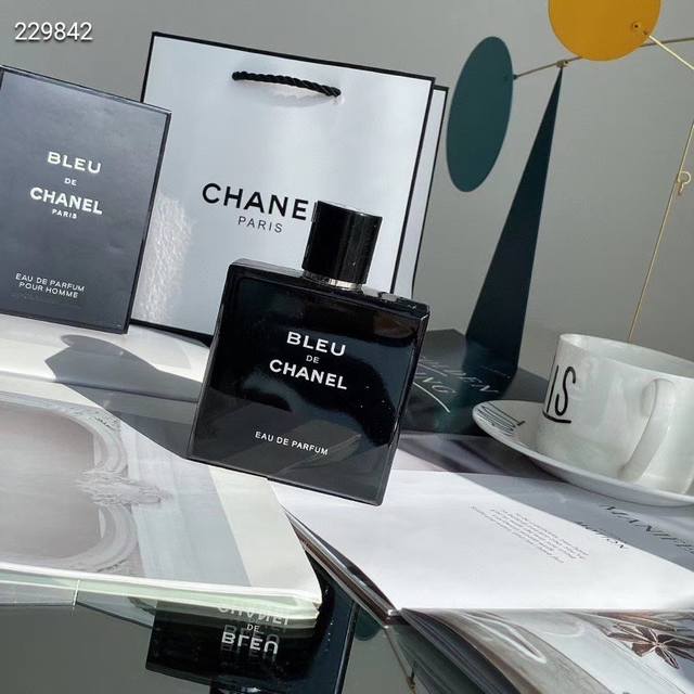 专柜品质 Chan Bleu香奈儿男士蔚蓝系列，小香家最为经典耐闻的男士淡香水，非常适合送人。专渠道，每个星期只能拿到一些 容量 Ml 前调：柑橘、葡萄柚、薄荷