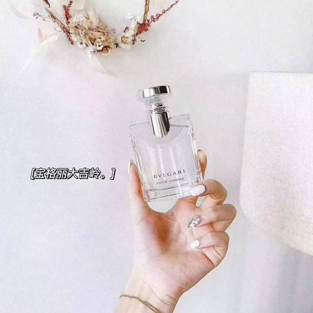 越南香水 ：活动价 任选2瓶 可以任选哦！七夕送礼必备 女友老婆都会很高兴的 真的很实用！而且不会踩雷！都是各种好评！正品保证 有配手提袋哦！