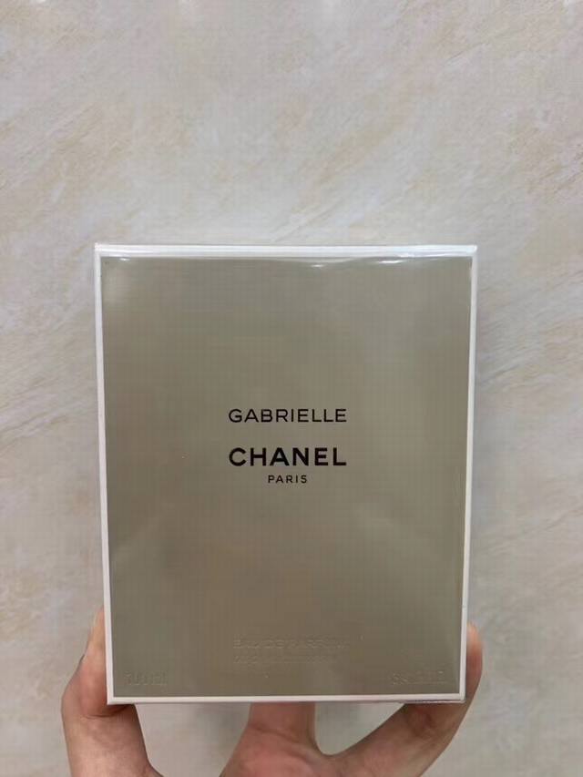 专柜品质 嘉伯丽尔女士香水Gabrielle Ml ，香调：花香调为主，是由依兰依兰、茉莉花、橙花和晚香玉结合而成。