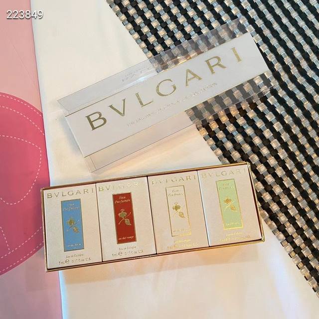 专柜品质 Bvlgari宝格丽茶古龙Q版四件套香水 礼盒装 白茶 绿茶 红茶 蓝茶中性古龙淡香水便携装5Mlq版无喷头 红茶 茗茶 香调 木质东方调 前调:橙子