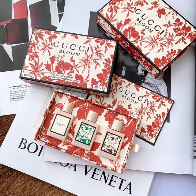 专柜品质 Gucci Bloom 花悦系列的甜美清新香水 礼盒装 Gucci在奢侈品中是毫无争议的第一梯队。它的第一款香水上市比较早，叫做 Gucci No.1