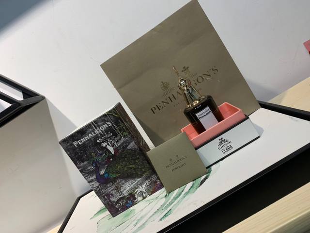 专柜品质 潘海利根 Penhaligon`S Clandestine Clara 孔雀 女香 木质香 香调：辛辣木质调 香味：香草 朗姆酒 肉桂 琥珀 木质香