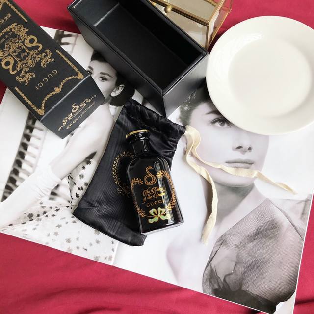 专柜品质 Gucci 陶瓷练金术士花园 蛇之谜香水 Ml 在香水故事中象征知识与重生的灵蛇，在Alessandro Michele打造的Gucci 花园中随处“