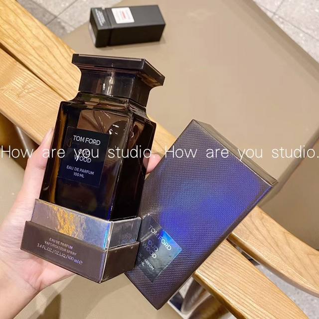专柜品质 ：乌木沉香 朱一龙 王嘉尔身上的味道，之前热搜上的“王嘉尔的充电器都是香的”热搜上来后大家开始扒他的香水，这瓶就是其中之一，乌木沉香真的就是小说里面学