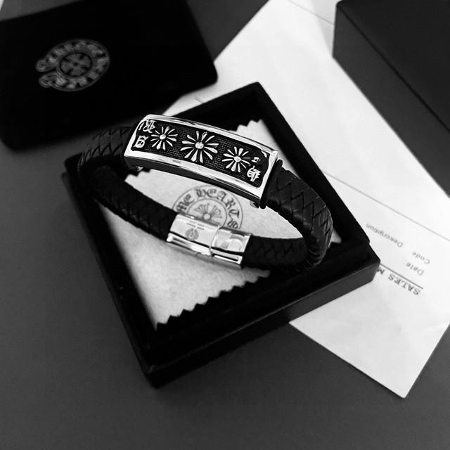 新款 Chrome He Rts 克罗心经典皮绳十字花手链～正品开模潮流时尚必备 男女均可佩戴 情侣款同款 摇滚朋克泰银风格 复古元素 潮流百搭 官网同款