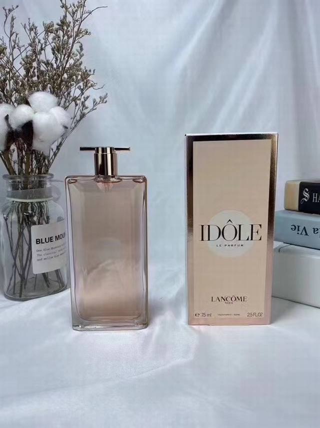 专柜品质 兰蔻Idole偶像宠儿超薄玫瑰茉莉女士香水75Ml！ 前调：香柠檬、梨 中调：土耳其玫瑰、印度茉莉、五月玫瑰 尾调：白麝香、香草