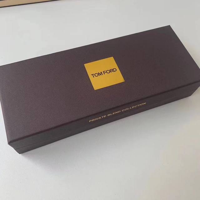 专柜品质 Tf汤姆福特香水小样10Ml五件套！ 10Ml×5，高档礼盒包装！ 内含：伦敦，奢靡皮草，黑之黑，白麝香，玫瑰咖啡。